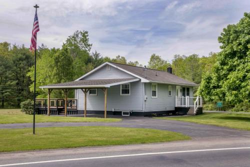 Crossroads in The Finger Lakes in Hammondsport, USA