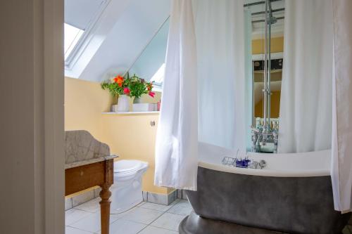 Saratoga Cottage - image 14