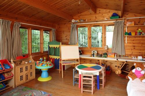 Saratoga Cottage - image 9