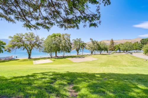 Chelan Home Views, Pool, Hot Tub, and Beach Access