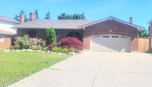 Cozy Home Close to Attractions in Niagara Falls, Niagara