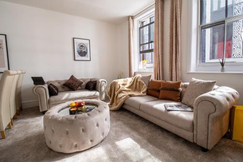 Mayfair Maisonette Chic Spacious 2-Bed - 33A - image 11