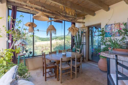 Maison Luberon sud Piscine Jaccuzzi gîte à louer Cabrières-d'Aigues