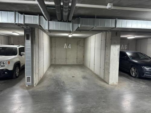 ARIA Luxury Apartment with free Private Garage - image 3