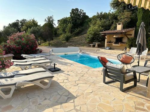 L'oustal des cigales, villa avec piscine privée gîte à louer Lédignan