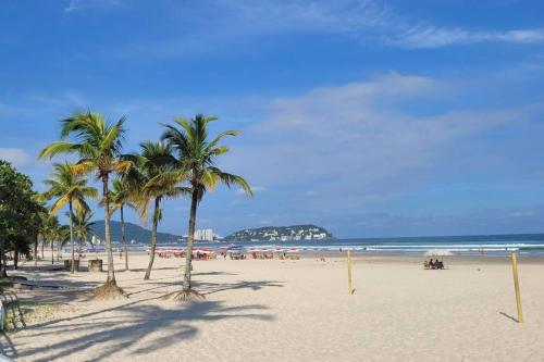 Conforto na Praia da Enseada near Panificadora e Confeitaria Sao Miguel