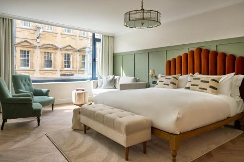 1 king bed, 1 sofa bed