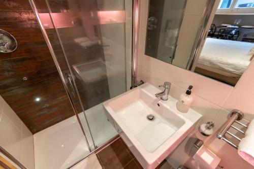 Space ApartHotel - image 11