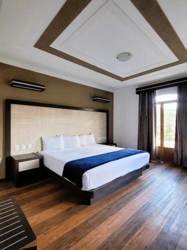 Double Room image 10