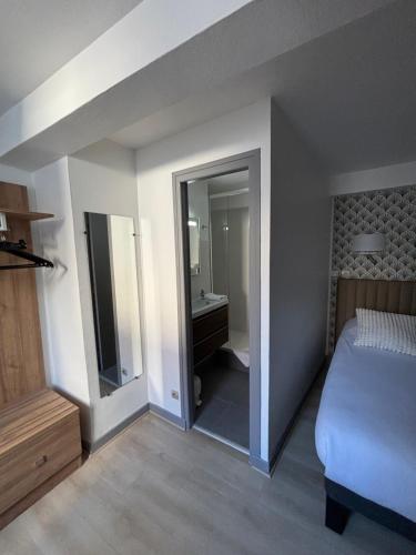 Double Room image 7