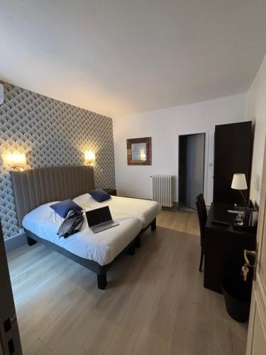 Double Room image 8