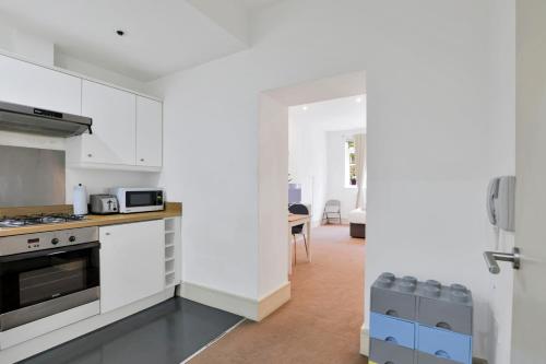 Prime Location London Studio - image 12