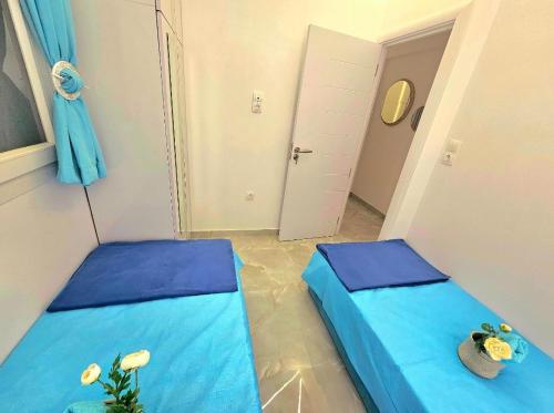 SUN SEA No 7 first line