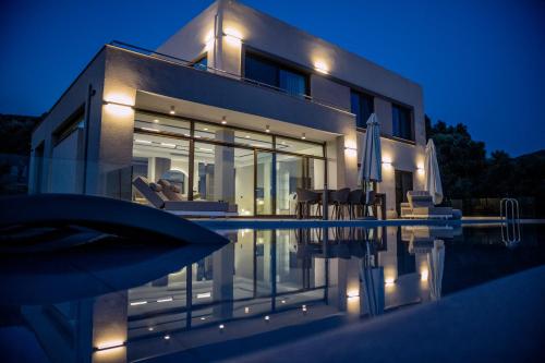 Exterior view, Presidential Beach Villa in Kedro (Lesvos)