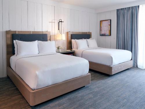 2 double beds