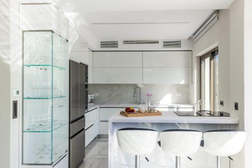 Kitchen, Presidential Beach Villa in Kedro (Lesvos)