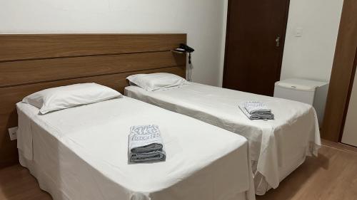 2 twin beds