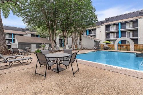 Blue Oasis 1BR Apartment with Premium Amenities in San Antonio, USA