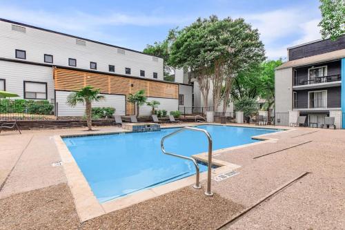 Blue Oasis 1BR Apartment with Premium Amenities in San Antonio, USA