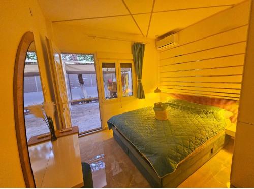 SUN SEA No 7 first line