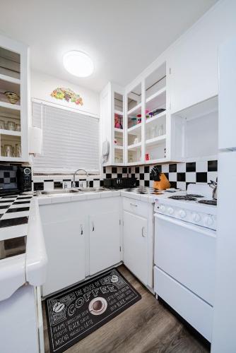 Spacious 3BR, Pool, Near Beach & Attractions in Daytona Beach, USA