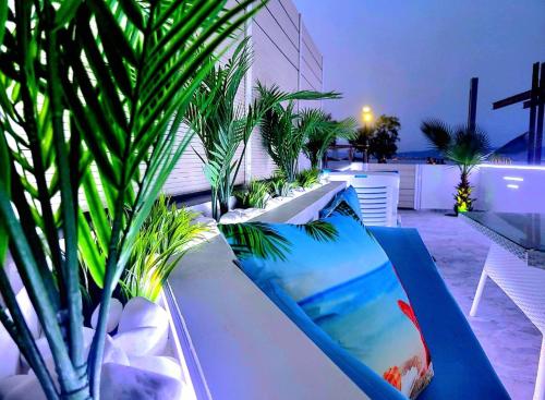 SUN SEA No 7 first line