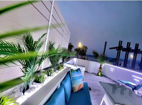 SUN SEA No 7 first line