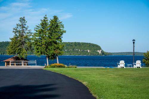 Pine Grove Resort in Ephraim, USA