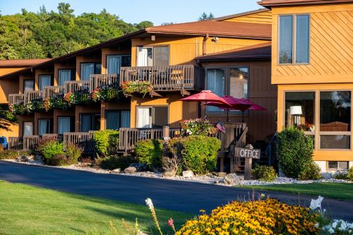 Pine Grove Resort in Ephraim, USA
