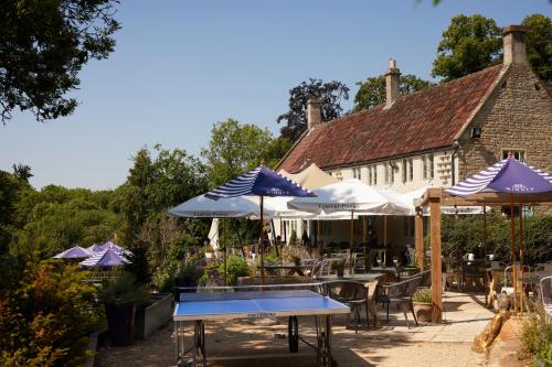 The Wheatsheaf Combe Hay in มิดฟอร์ด