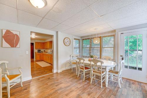 Cozy Manistee Home with Grill, Walk to Lake Michigan in Manistee, USA