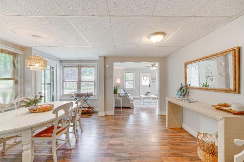 Cozy Manistee Home with Grill, Walk to Lake Michigan in Manistee, USA