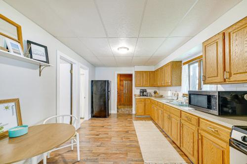Cozy Manistee Home with Grill, Walk to Lake Michigan in Manistee, USA