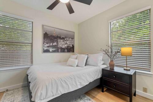 3 bedroom plus workspace-Foodies Dream! Close to Zilker, & Downtown! in Austin, USA