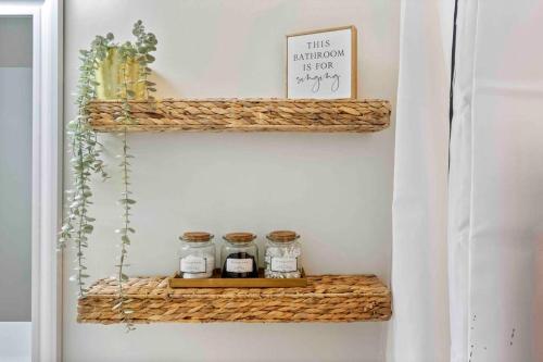 3 bedroom plus workspace-Foodies Dream! Close to Zilker, & Downtown! in Austin, USA