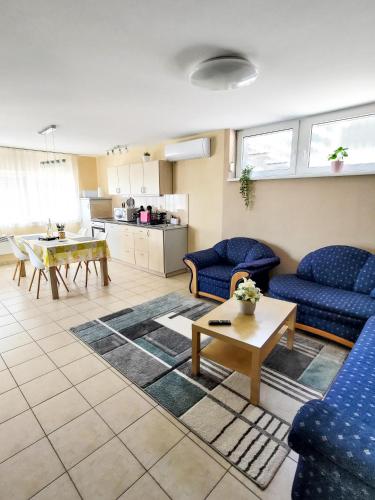Fügefa Apartman (Fugefa Apartman) in Balatonalmádi
