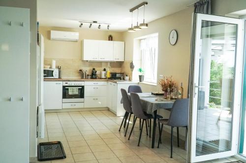 Konyha, Fügefa Apartman (Fugefa Apartman) in Balatonalmádi