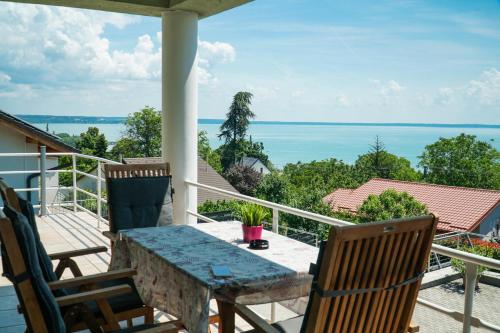 Kilátás, Fügefa Apartman (Fugefa Apartman) in Balatonalmádi