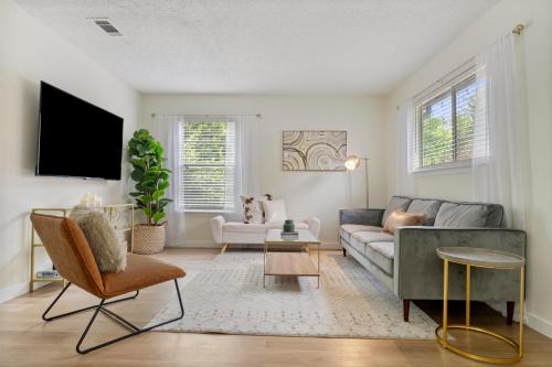 3 bedroom plus workspace-Foodies Dream! Close to Zilker, & Downtown! in Austin, USA