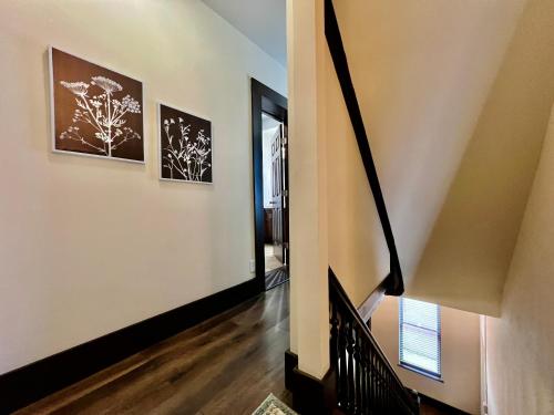 Newly Renovated Historic mansion ☆ 8 Bedrooms in Hamilton, USA