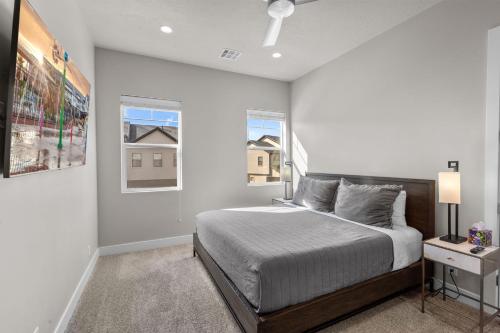 Ocotillo Springs 67 Low Prices Private Hot Tub Pool Basketball Arcade Ping Pong and Community Pool - image 2