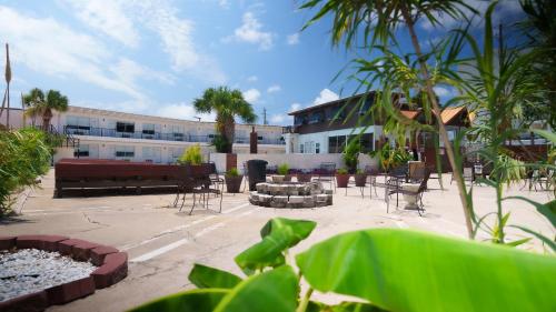Exterior view, Banana Peel Lodge in Panama City (FL)