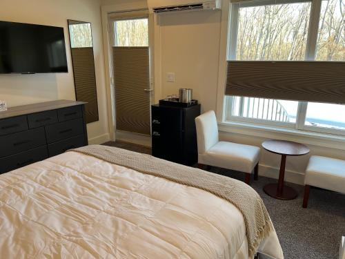 Four Seasons For Fun Bed & Breakfast in Lakeville, USA