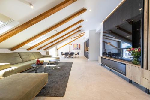 Three Bedroom Penthouse with Sea View