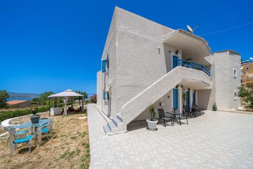 Vedere exterior, Fiore Di Mare Studios in Lassi