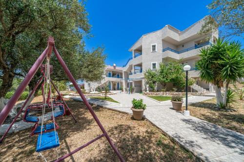 loc de joacă, Fiore Di Mare Studios in Lassi