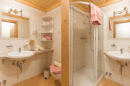 2 bedrooms, 3 beds