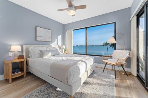 Waterfront Condo in St Petersburg FL in St Petersburg, USA