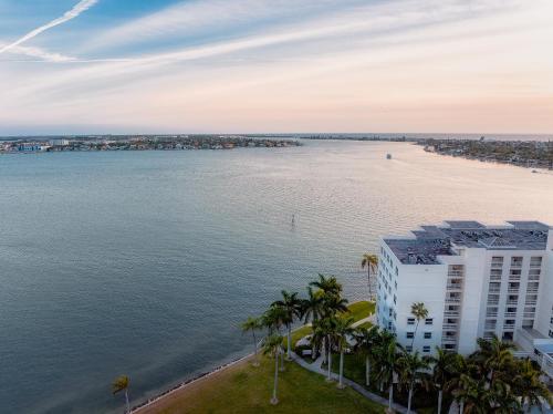 Waterfront Condo in St Petersburg FL in St Petersburg, USA