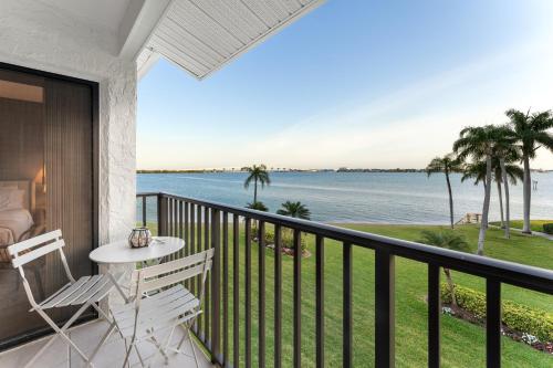 Waterfront Condo in St Petersburg FL in St Petersburg, USA